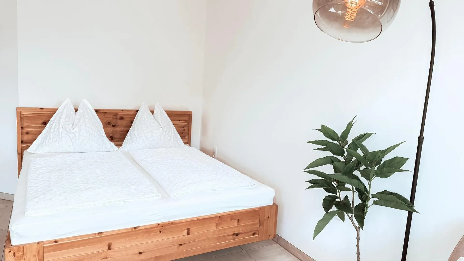 Apartment Gluecksmoment Mit Balkon In Graz Austria